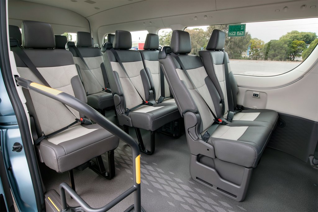 Огляд мікроавтобуса Toyota Hiace нового покоління