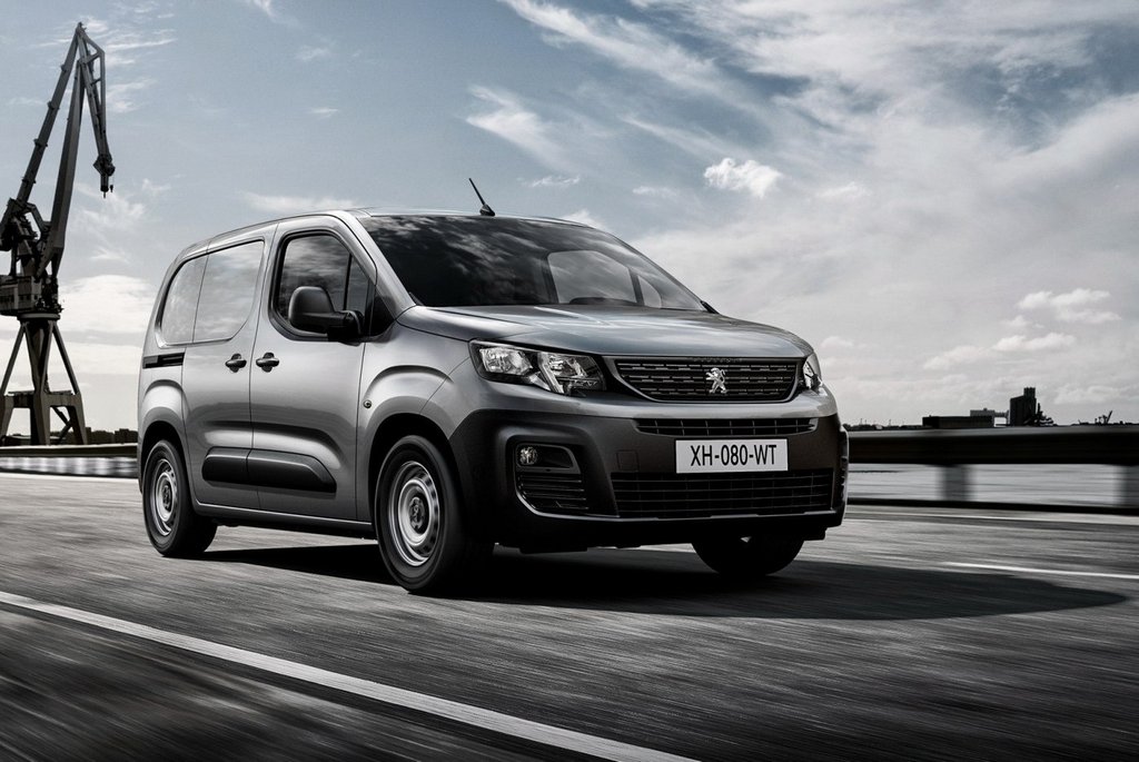Огляд компактного фургона Peugeot Partner