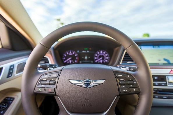 Огляд преміального седана Hyundai Genesis G80 Фото 7