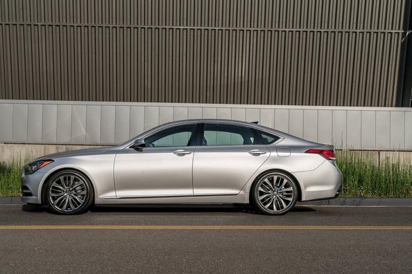Огляд преміального седана Hyundai Genesis G80 Фото 11