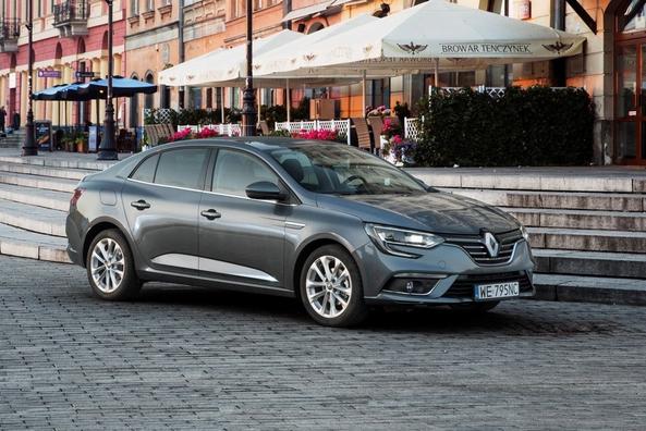 Огляд седана Renault Megane четвертого втілення Фото 2