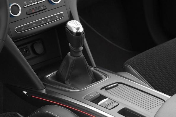 Огляд седана Renault Megane четвертого втілення Фото 8