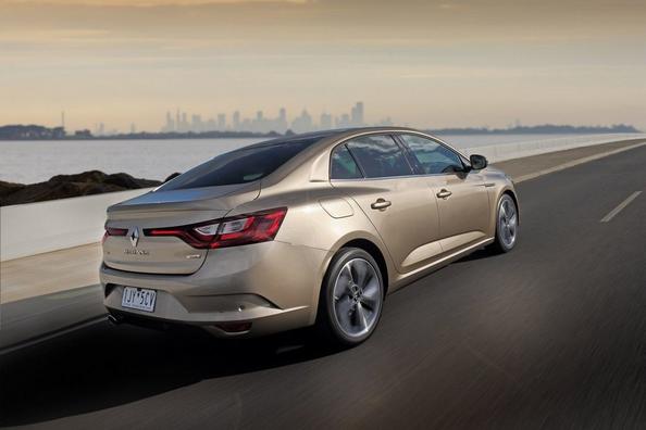 Огляд седана Renault Megane четвертого втілення Фото 5