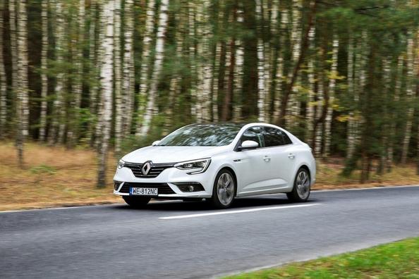 Огляд седана Renault Megane четвертого втілення Фото 3