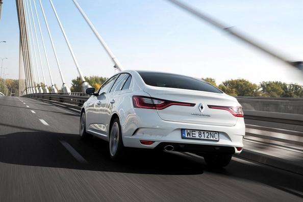 Огляд седана Renault Megane четвертого втілення Фото 12