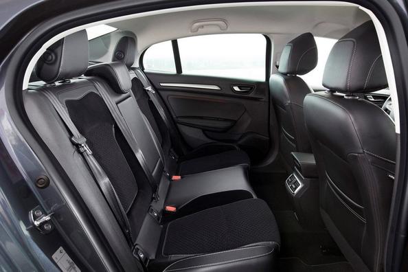 Огляд седана Renault Megane четвертого втілення Фото 10