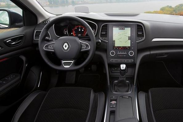 Огляд седана Renault Megane четвертого втілення Фото 7