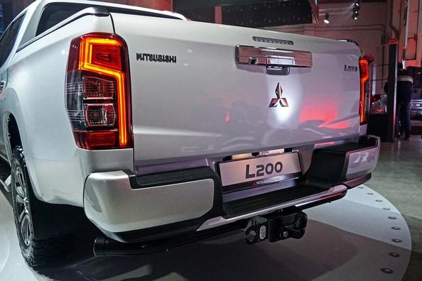 Огляд оновленого пікапа Mitsubishi L200 Фото 8