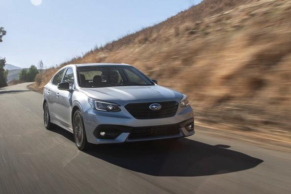 Огляд сьомого покоління седана Subaru Legacy Фото 4