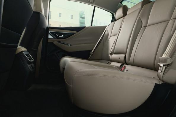 Огляд сьомого покоління седана Subaru Legacy Фото 14