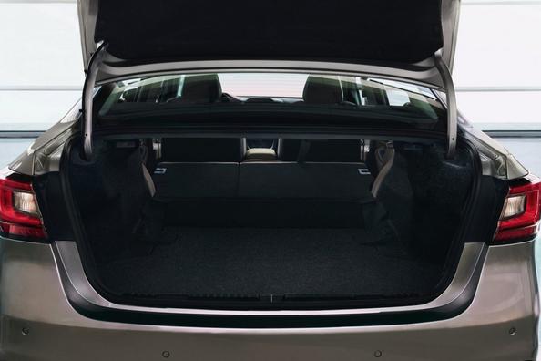 Огляд сьомого покоління седана Subaru Legacy Фото 15