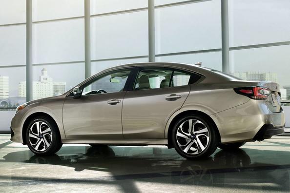 Огляд сьомого покоління седана Subaru Legacy Фото 3