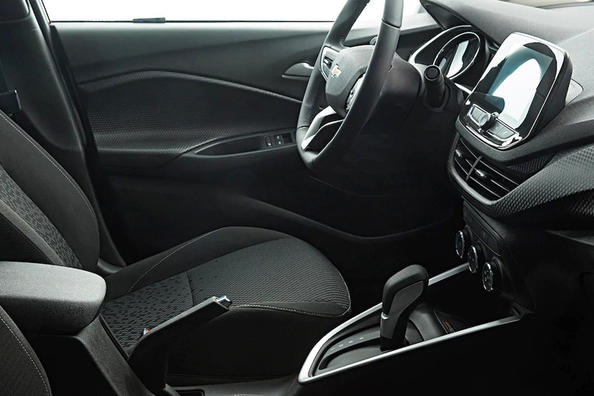 Огляд бюджетного компактного седана Chevrolet Onix Фото 9