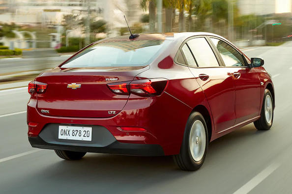 Огляд бюджетного компактного седана Chevrolet Onix Фото 4