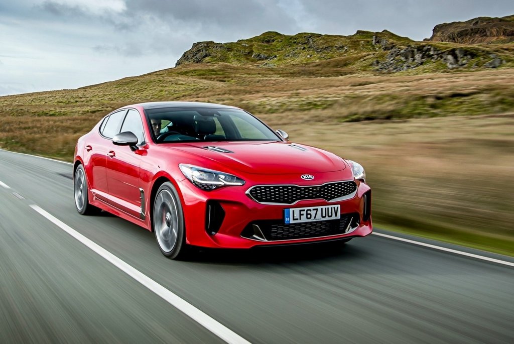 Огляд повнорозмірного лифтбека KIA Stinger