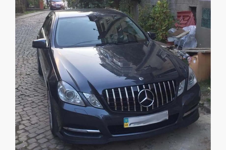 Mercedes E-сlass W212 2009-2016 рр. Передня решітка GT Panamericana (2009-2012) Image