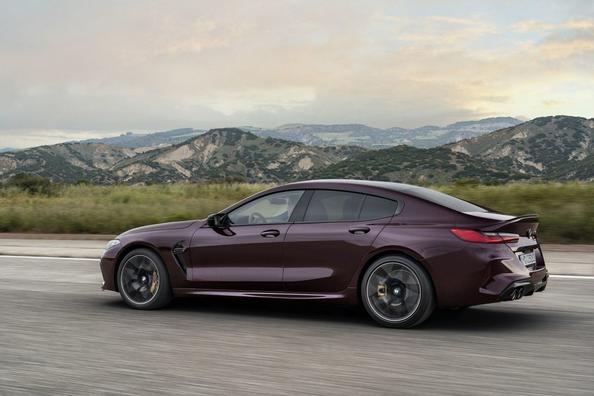 Огляд спортивного седана BMW M8 Gran Coupe Фото 7