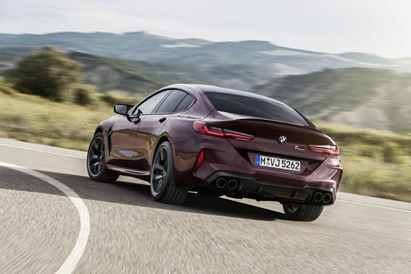 Огляд спортивного седана BMW M8 Gran Coupe Фото 4
