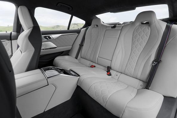 Огляд спортивного седана BMW M8 Gran Coupe Фото 14