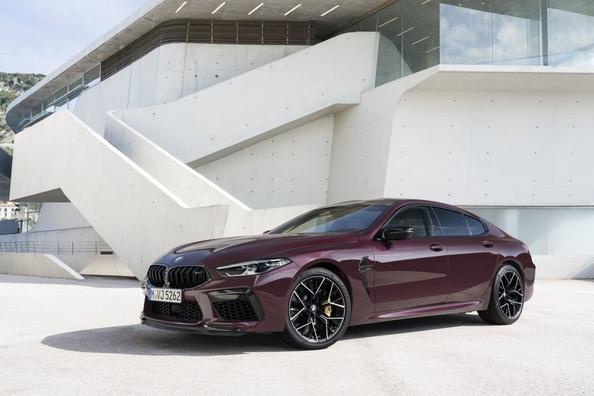 Огляд спортивного седана BMW M8 Gran Coupe Фото 10