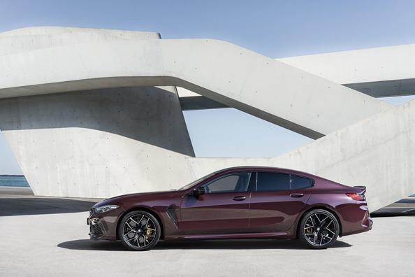 Огляд спортивного седана BMW M8 Gran Coupe Фото 9