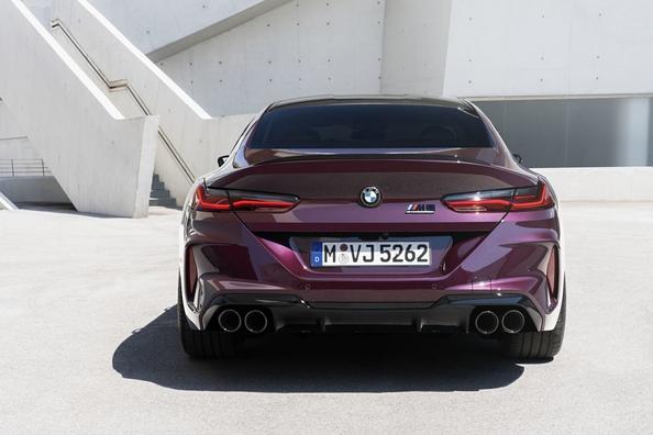 Огляд спортивного седана BMW M8 Gran Coupe Фото 6