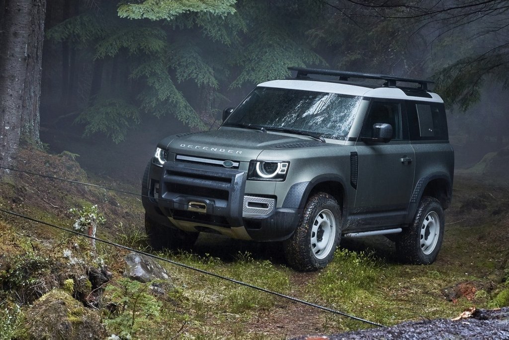 Преміальний трехдверний позашляховик Land Rover Defender 90