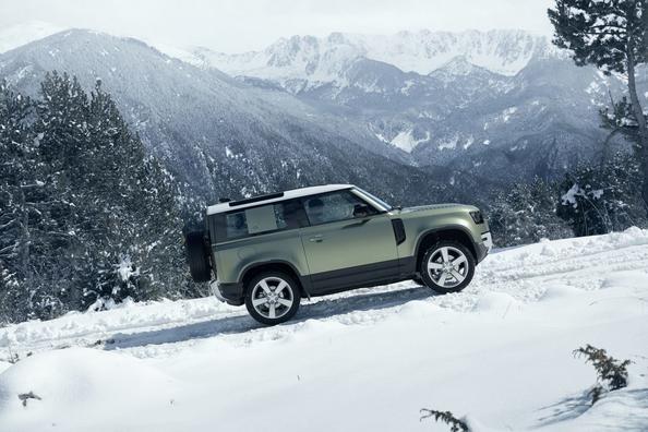 Преміальний трехдверний позашляховик Land Rover Defender 90 Фото 6