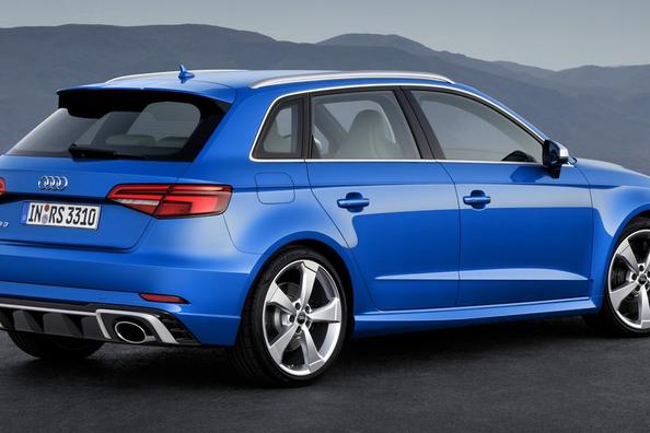 Огляд зарядженого повнопривідного хетчбека Audi RS3 Sportback Фото 9