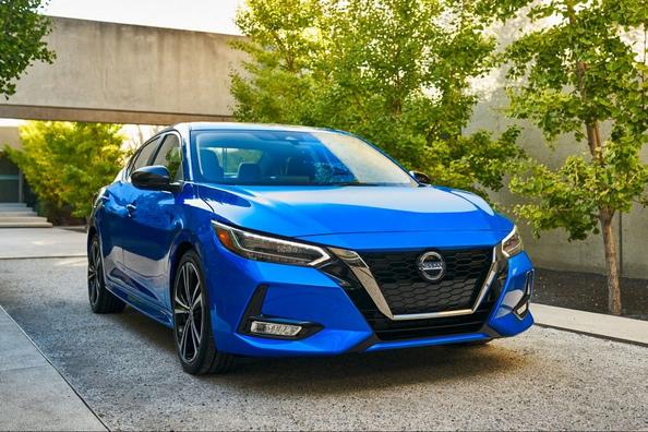 Огляд седана Nissan Sentra 2020 модельного року Фото 6