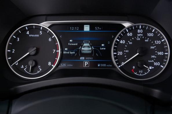 Огляд седана Nissan Sentra 2020 модельного року Фото 11