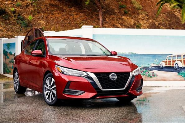 Огляд седана Nissan Sentra 2020 модельного року Фото 1