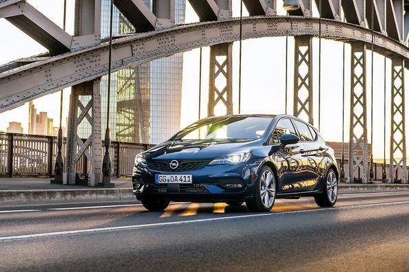 Огляд оновленої моделі Opel Astra Hatchback