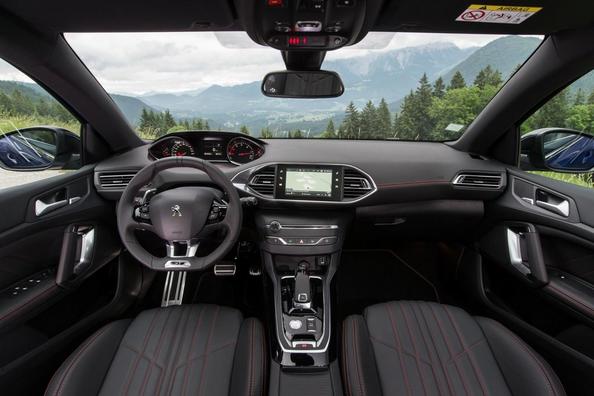 Огляд оновленого універсала Peugeot 308 SW Фото 10