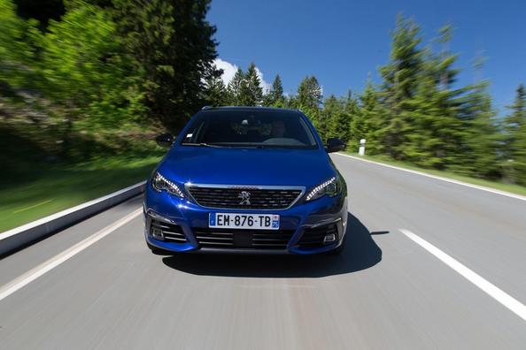 Огляд оновленого універсала Peugeot 308 SW Фото 2