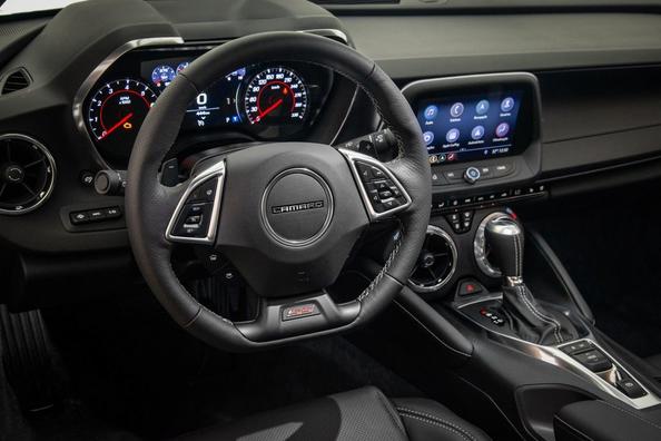 Рестайлінгова модифікація спортивного купе Chevrolet Camaro Фото 11