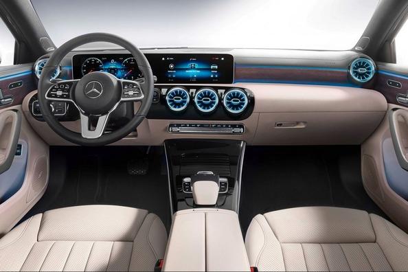 Огляд компактної моделі Mercedes-Benz A-Class Sedan Фото 12