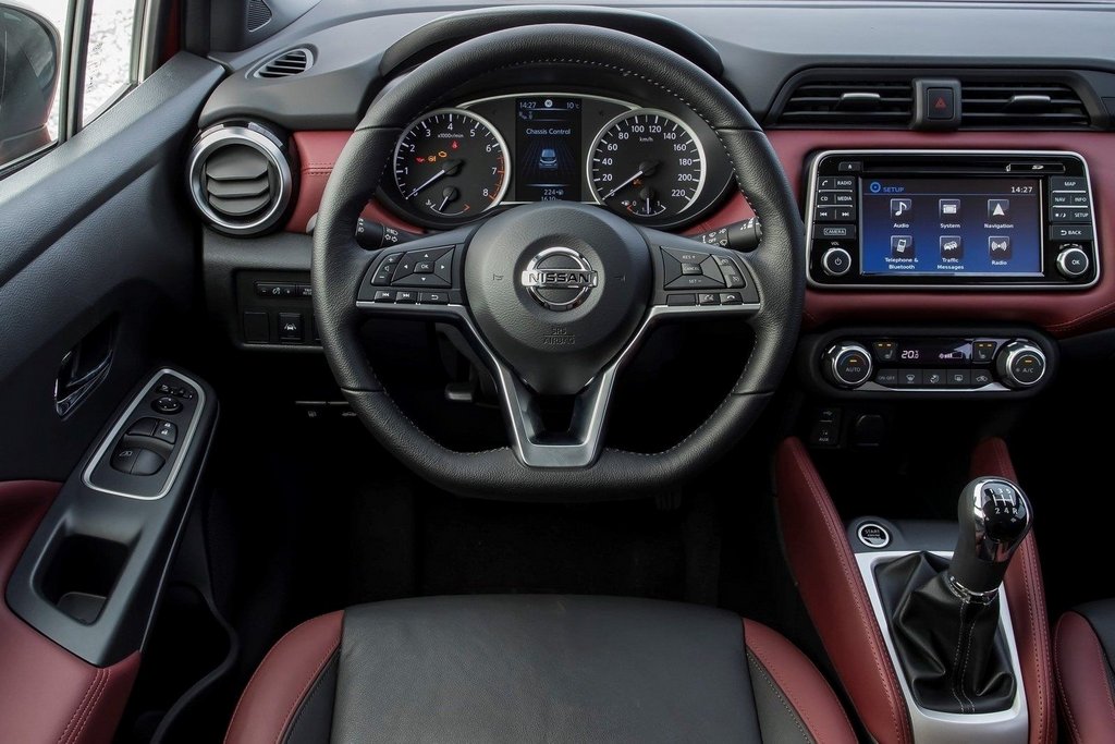 Огляд компактного хетчбека Nissan Micra п’ятої генерації