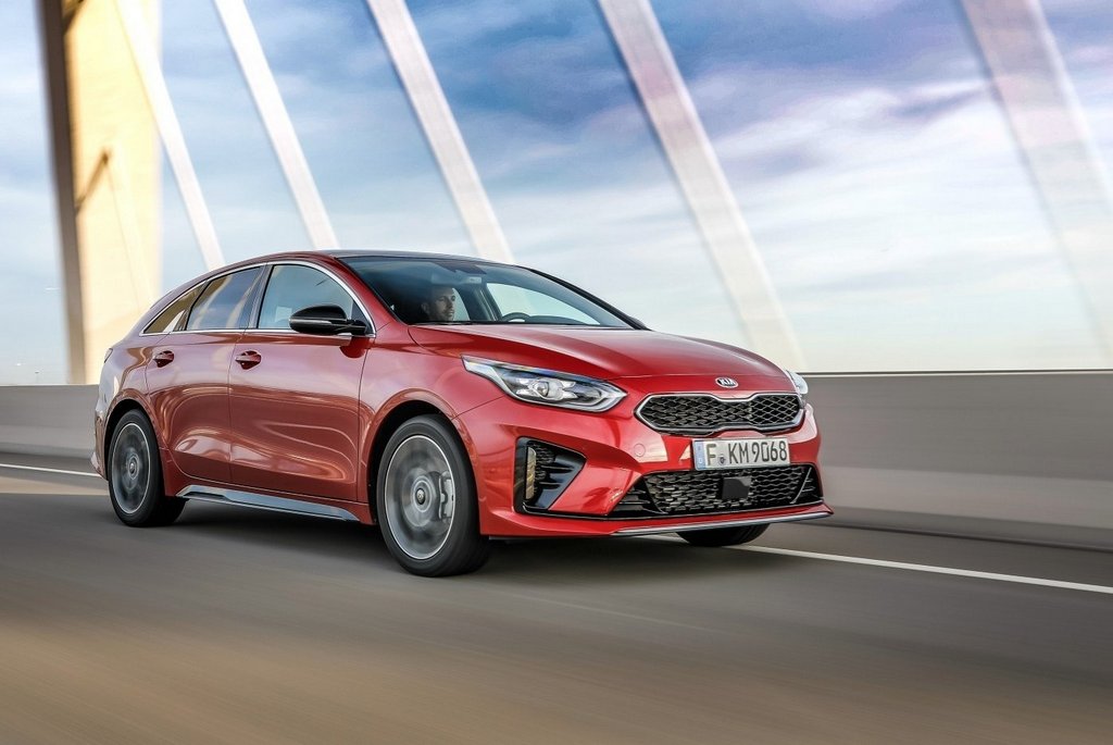 Огляд компактного універсала KIA ProCeed