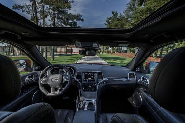 Огляд преміального позашляховика Jeep Grand Cherokee Фото 12
