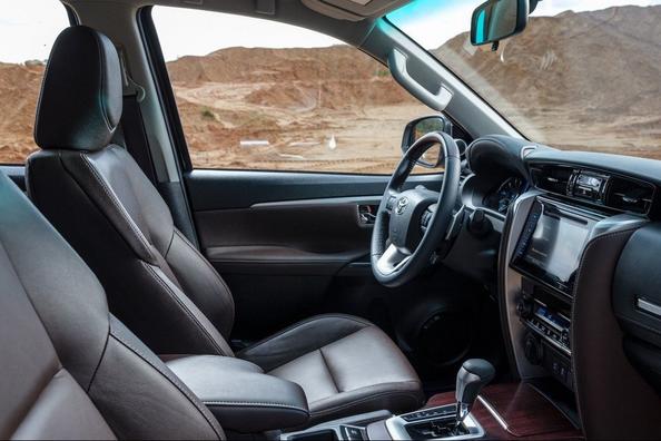 Огляд рамного позашляховика Toyota Fortuner Фото 13
