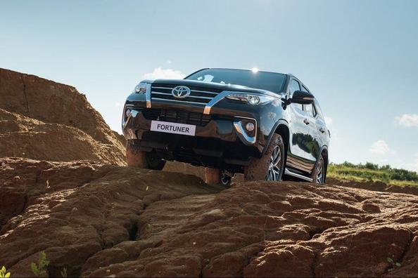 Огляд рамного позашляховика Toyota Fortuner Фото 3