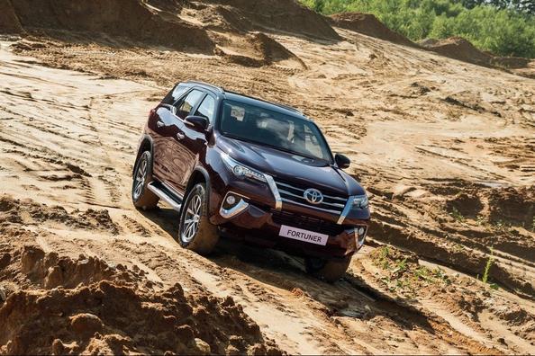 Огляд рамного позашляховика Toyota Fortuner Фото 9