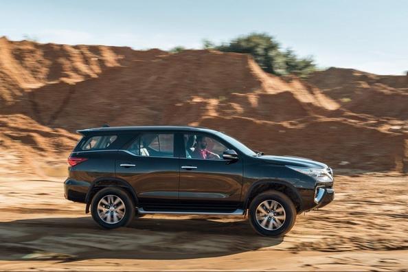 Огляд рамного позашляховика Toyota Fortuner Фото 7