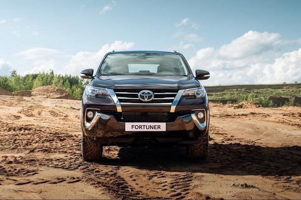 Огляд рамного позашляховика Toyota Fortuner Фото 1
