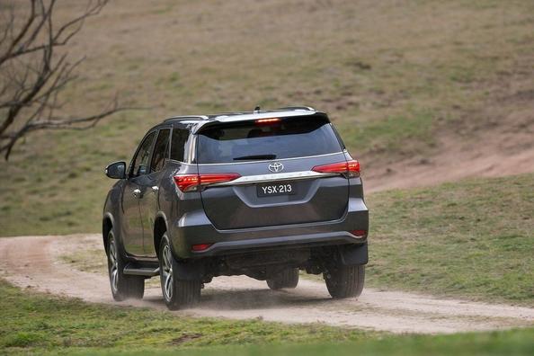 Огляд рамного позашляховика Toyota Fortuner Фото 6
