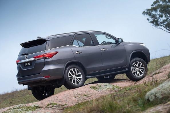 Огляд рамного позашляховика Toyota Fortuner Фото 5