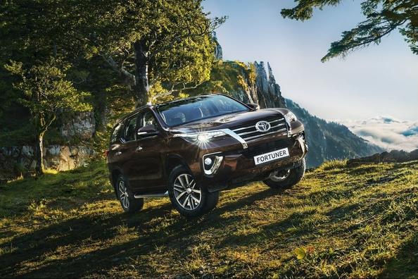 Огляд рамного позашляховика Toyota Fortuner Фото 2