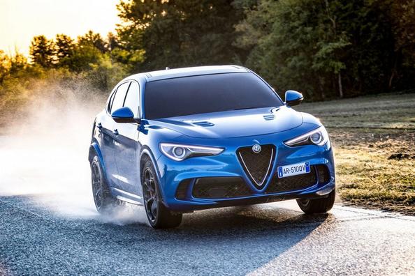 Перше покоління компактного кросовера Alfa Romeo Stelvio Фото 2
