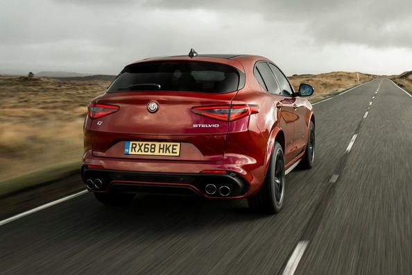 Перше покоління компактного кросовера Alfa Romeo Stelvio Фото 3